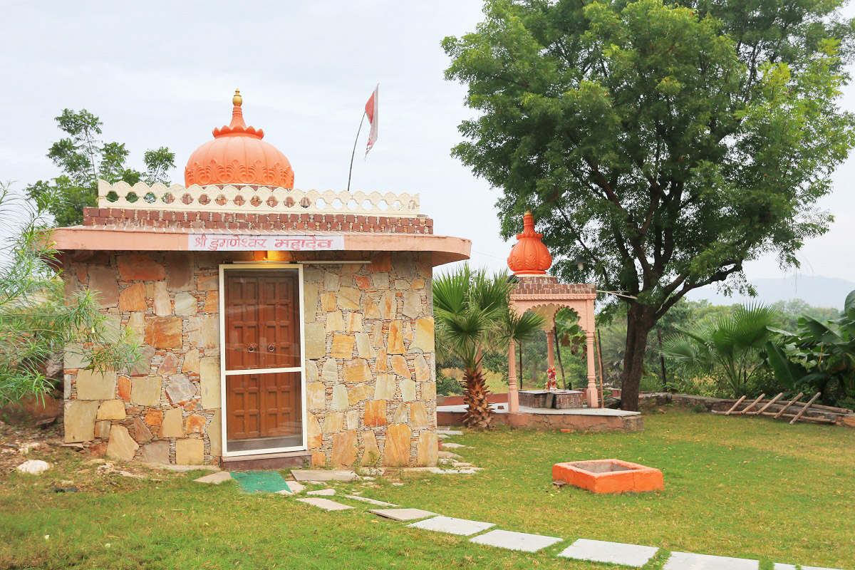 shiv_temple_in_resort